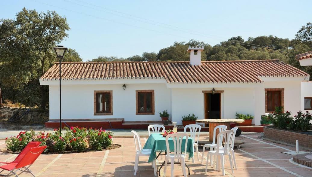 Santa Marta Complejo Rural Con Pista De Padel Guest House Archidona Exterior photo